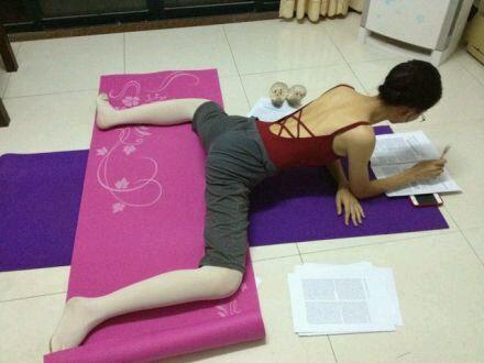 新浦京8883每日练习瑜伽青蛙趴对身体有何好处应该如何练？(图4)