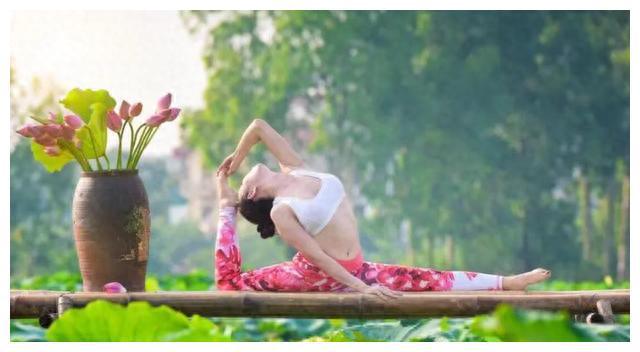 体验女友练瑜伽：为你带来别样身心的愉悦与融合！(图4)