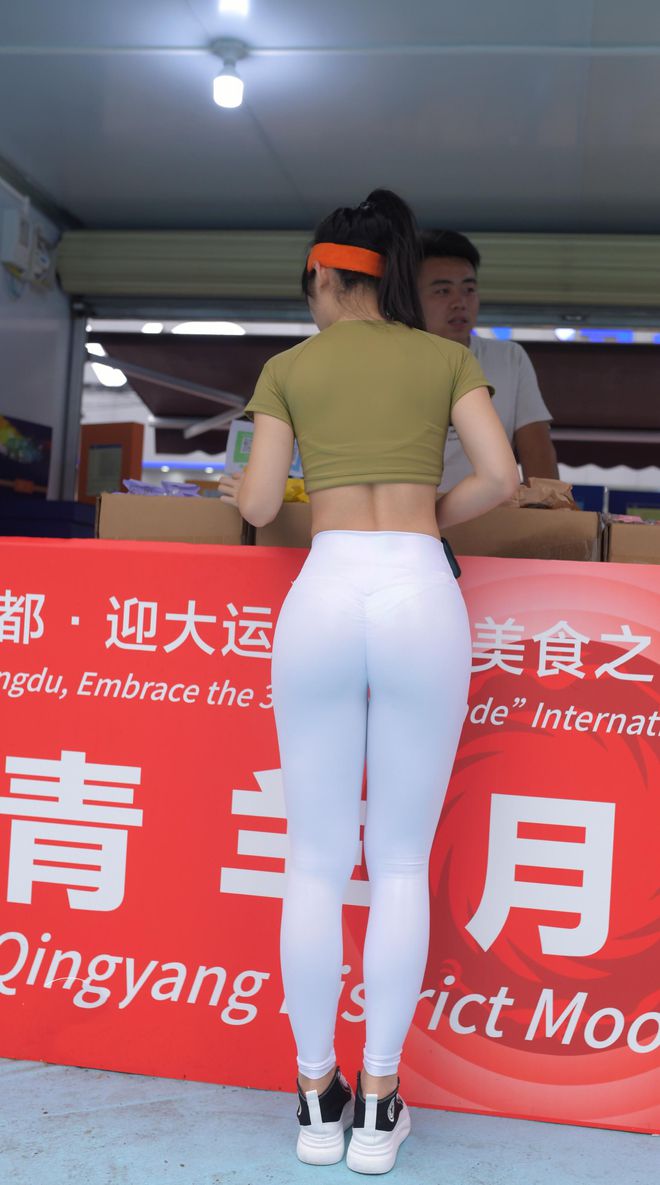 新浦京8883瑜伽裤除了展示青春活力也可以包装完美身材活力满满很迷人(图2)
