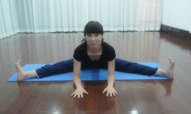 新浦京8883一个坚持练习瑜伽1年的妹子效果很明显！(图2)