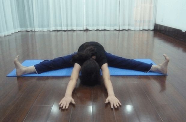 新浦京8883一个坚持练习瑜伽1年的妹子效果很明显！(图3)