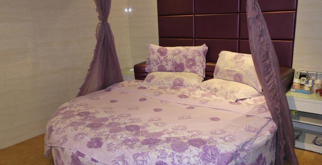 新浦京8883酒店里这种“特殊”的床：里面充满水很受情侣们喜欢(图3)